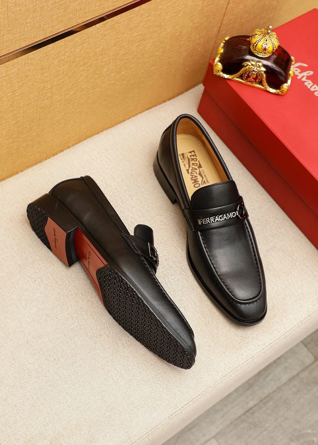 Men's shoes 💰460 💐 Product trademark: Ferragamo "Ferragamo" casual leather shoes Regular size: 38-44 (45.46🉑️customized) Product materials: Selected imported first-layer calfskin upper + luxury hardware buckle, imported water-dyed cowhide leather lining. Strong three-dimensional visual effect, original outsole color: 2⃣️seed leather materials optional